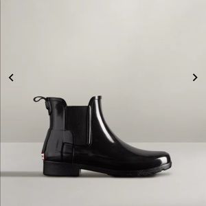 NWOT Hunter Chelsea Glossy Boots